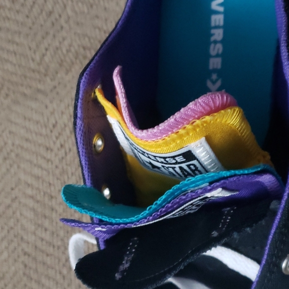 Converse Youth size 3 with multiple colored tongue - Picture 5 of 9